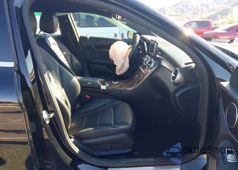 2018 Mercedes-Benz C 300 из США, поврежденный, VIN 55SWF4JB3JU268543